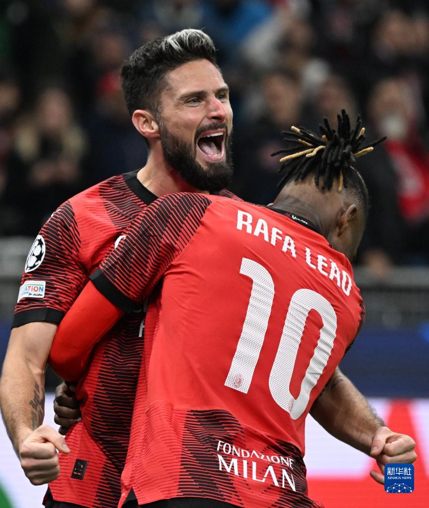 包含巴黎圣日耳曼主场大捷，球员赛后激动庆祝胜利，成功汽车有限以及他们感觉.的词条